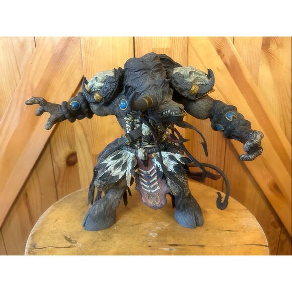DC Unlimited Direct World Of Warcraft Korg Highmountain Tauren Hunter Blizzard ( - Picture 1 of 8